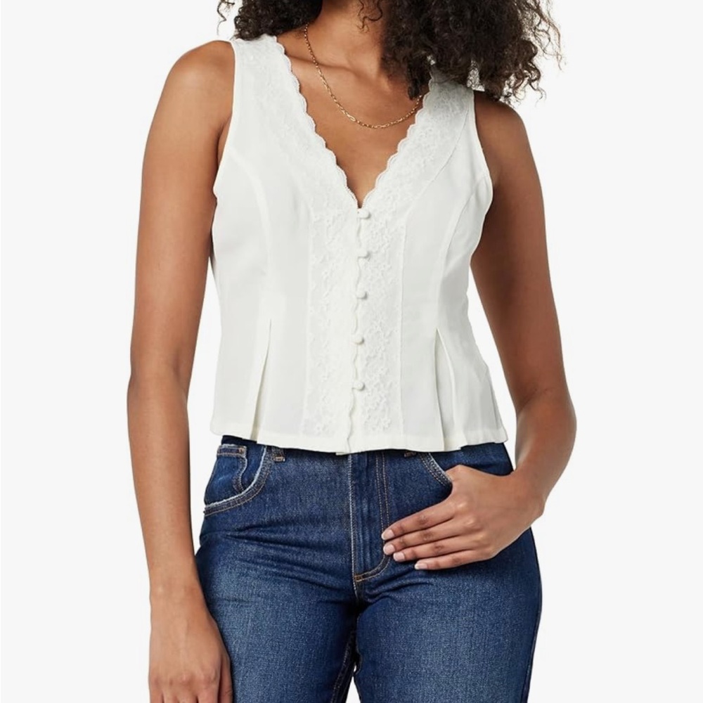 NWT Paloma Lace Top